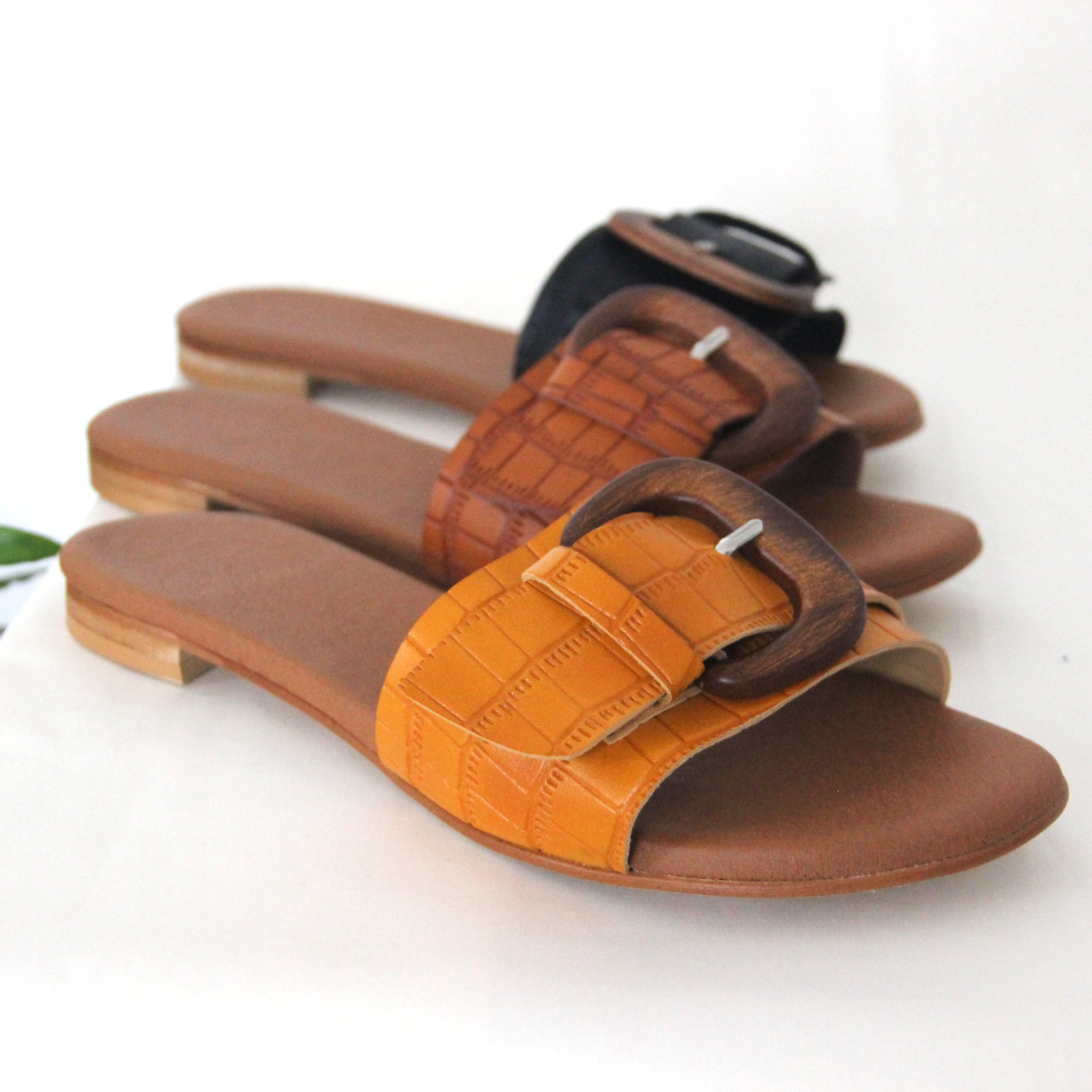 Sandals with buckle